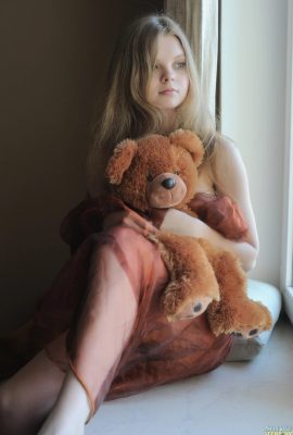 ExclusiveTeenPorn Kisa ティーンとおもちゃ (162 写真)