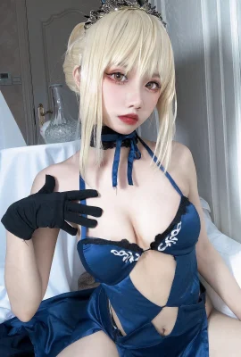 郭美江w「FGO-Black Silly」の魅惑的な長い脚が注目を集める(写真30枚)