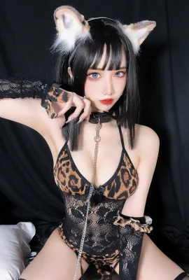 郭美江w「ヒョウ柄キャットウーマン」セクシーでワイルドなポーズ（写真25枚）