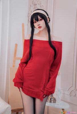 ナツコ ナツコ – Yor Forger Red Sweater