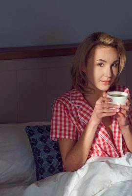 美人は彼女のコーヒーに新鮮なミルクを加えることができますか? (写真124枚)