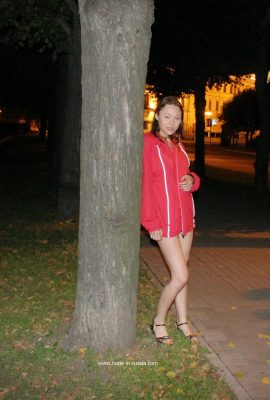 NudeInRussia イレーナがサンクトペテルブルクを夜歩く（写真 47 枚）