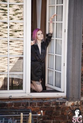 [Suicide Girls] Dolphie – Light Stream