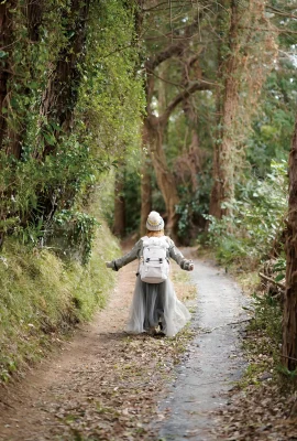 【岸みゆ】色白ボディ…見事な曲線と深い溝（写真28枚）