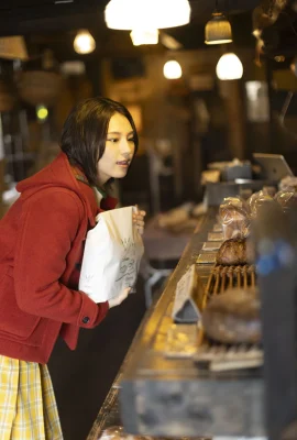 【藍織伊織】素朴な顔立ちとむっちりとした体型を見たらよだれが出そう（写真25枚）