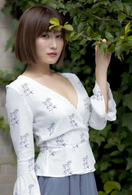 藤森里穂 Kiss me (73 Photos)