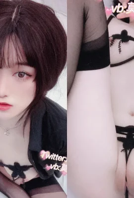 若々しいピンクの体が何であるかを見るための法的美しい少女「黒い絹の誘惑」（11枚の写真）