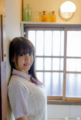 （ユミしおん）熱い体と彼女を明らかにする丸い胸を持つ臭い女の子（26枚の写真）